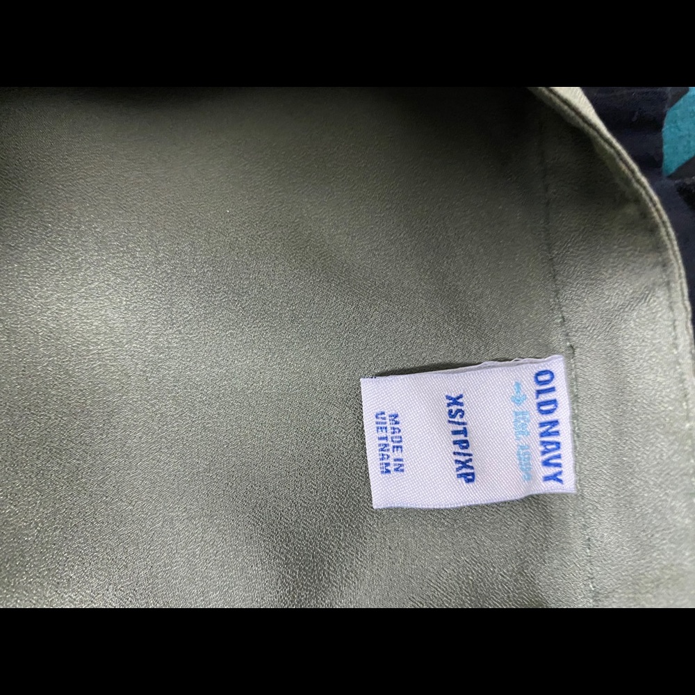Old navy top - Picture 6 of 6